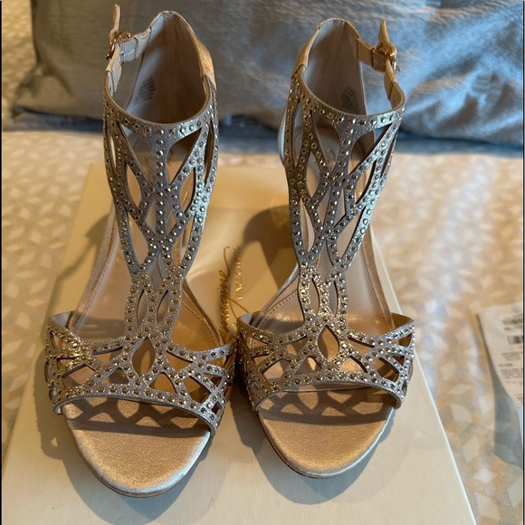 Gold wedge sandals - Picture 1 of 4